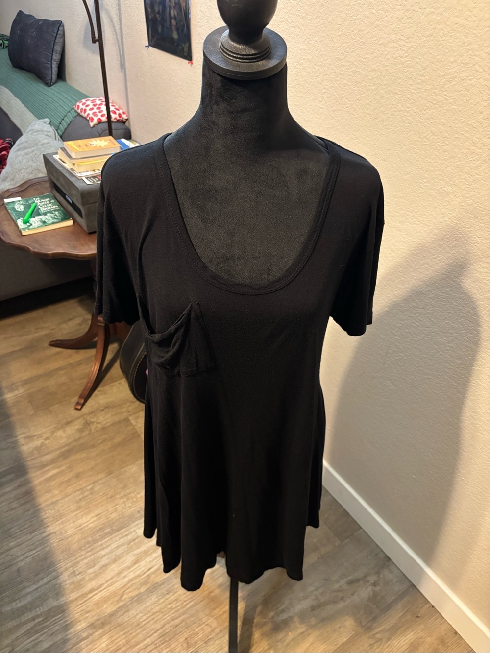 Women's Black Scoop Neck Mini Dress with Pocket